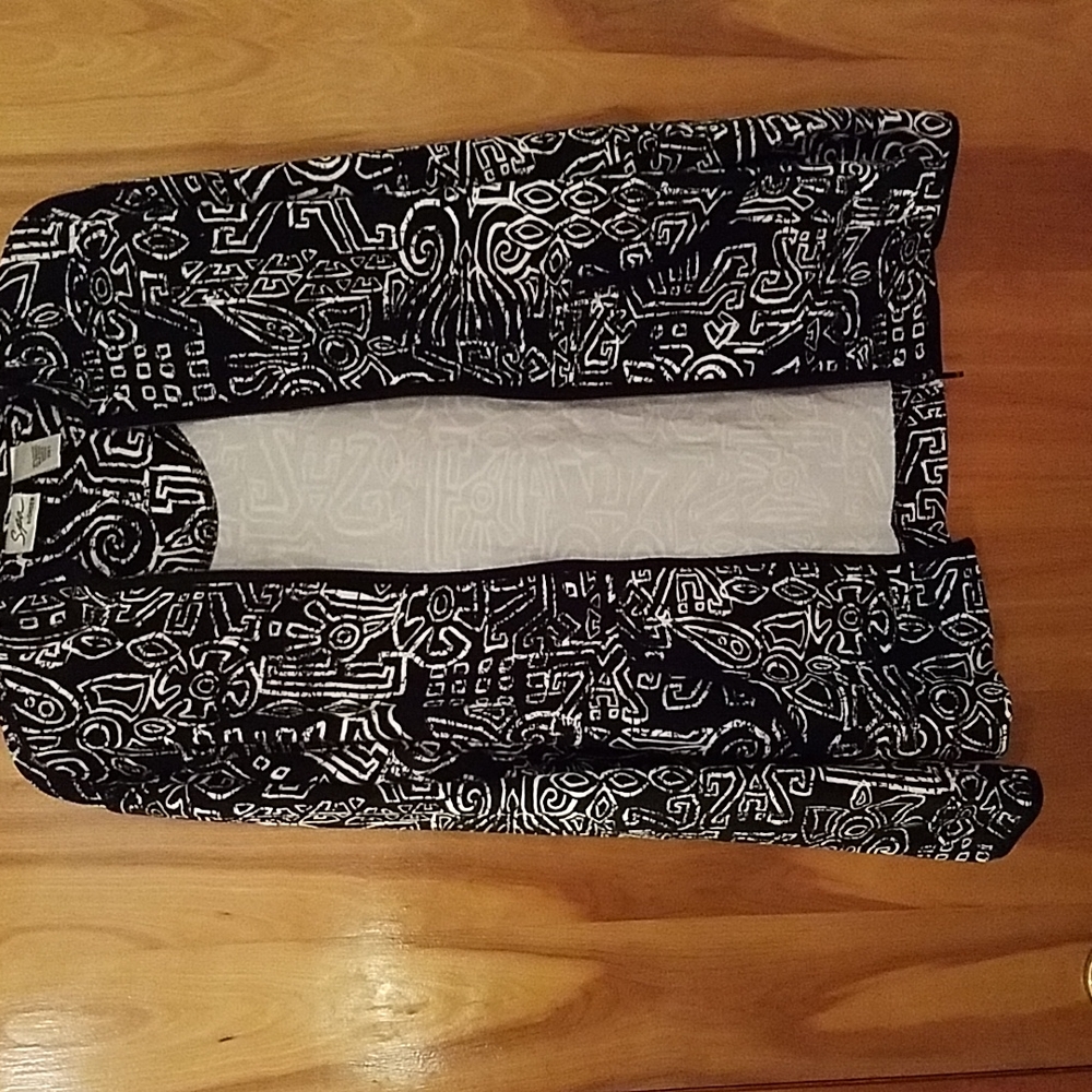 Spa by Chico's size 0 black and white zipper front light weight knit jacket